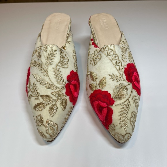 BRAND NEW! Momo of New York slides. - Picture 2 of 7